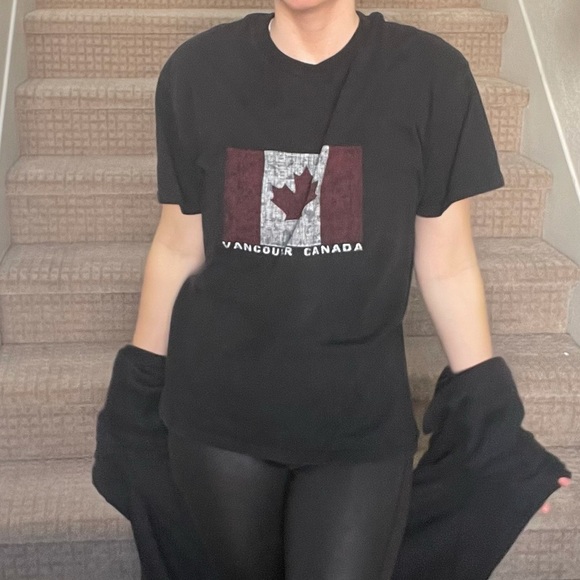 Vintage Vancouver Canada British Columbia black unisex oversized T-shirt - Picture 1 of 5